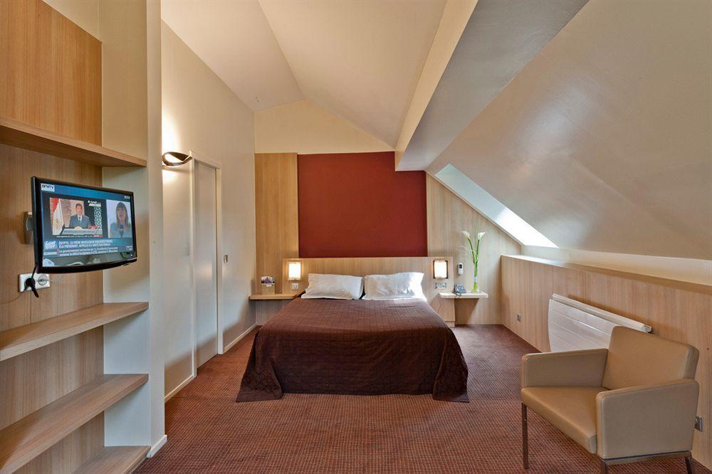 Hotel Domaine Du Manet Saint-Quentin-En-Yvelines Montigny-le-Bretonneux Esterno foto