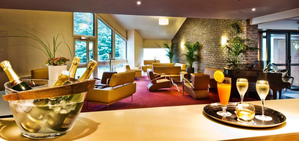 Hotel Domaine Du Manet Saint-Quentin-En-Yvelines Montigny-le-Bretonneux Esterno foto