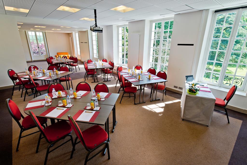 Hotel Domaine Du Manet Saint-Quentin-En-Yvelines Montigny-le-Bretonneux Esterno foto
