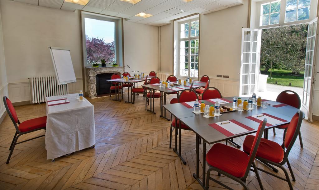 Hotel Domaine Du Manet Saint-Quentin-En-Yvelines Montigny-le-Bretonneux Esterno foto