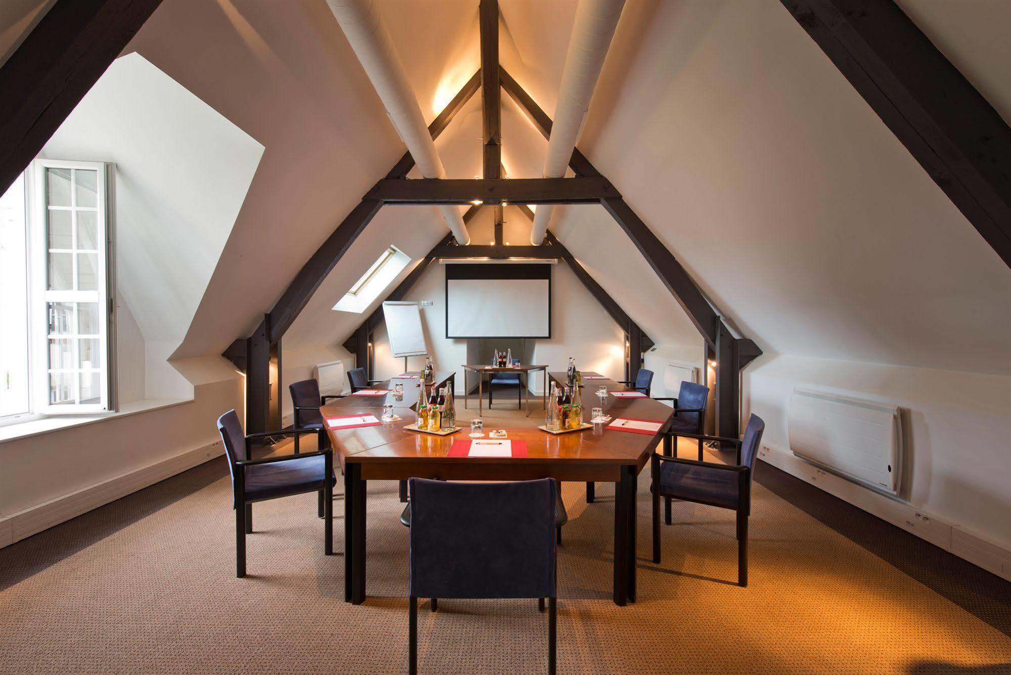 Hotel Domaine Du Manet Saint-Quentin-En-Yvelines Montigny-le-Bretonneux Esterno foto