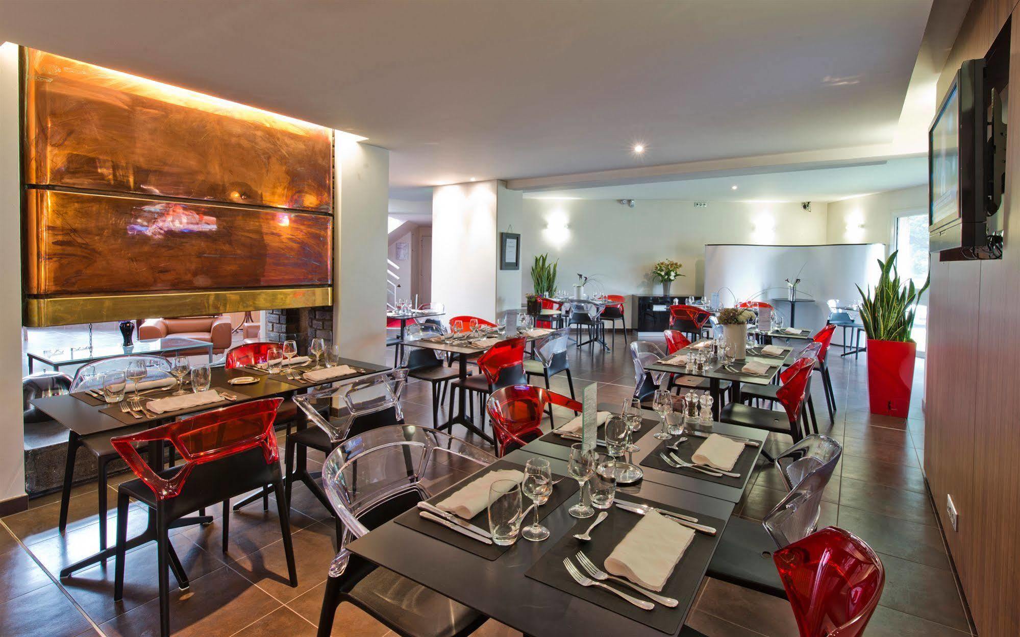 Hotel Domaine Du Manet Saint-Quentin-En-Yvelines Montigny-le-Bretonneux Esterno foto