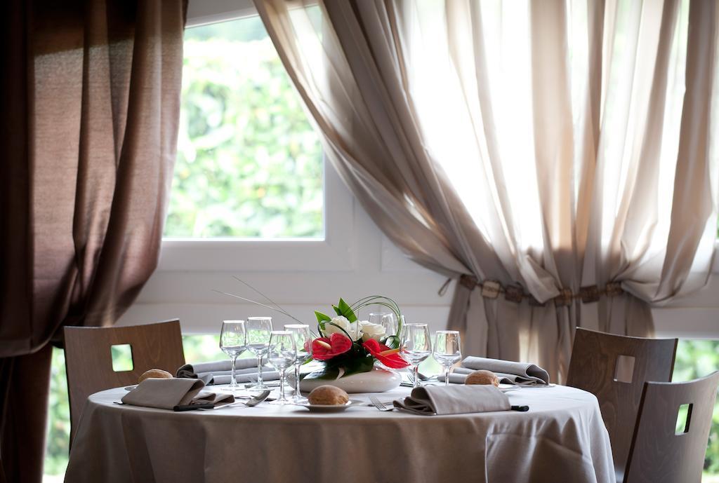 Hotel Domaine Du Manet Saint-Quentin-En-Yvelines Montigny-le-Bretonneux Esterno foto